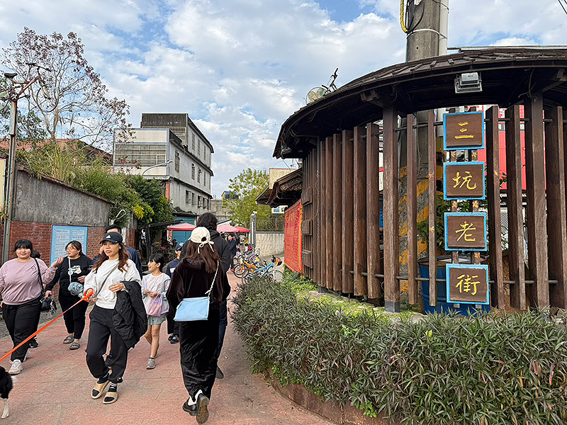 金馬迎春．夜遊龍潭賞燈趣